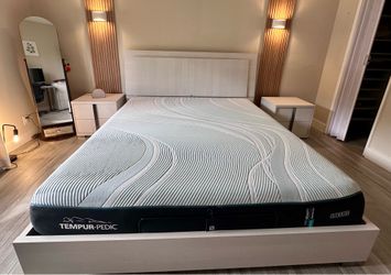 King Bedroom Set + Tempur-Pedic ProAdapt Hybrid Mattress + Adjustable Base