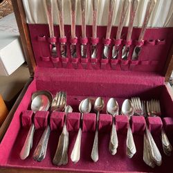 1881 Rogers Oneida Silverware 8 Place Setting plus 8 Serving Spoon And Fork.