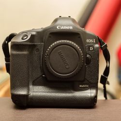 Canon 1D II N  (Body) 