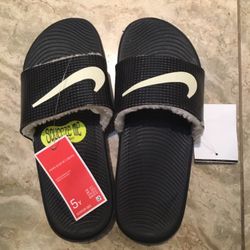 Nike Fur Lined Slides Size 5Y New With Tags 
