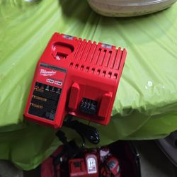 Milwaukee M18 Charger 