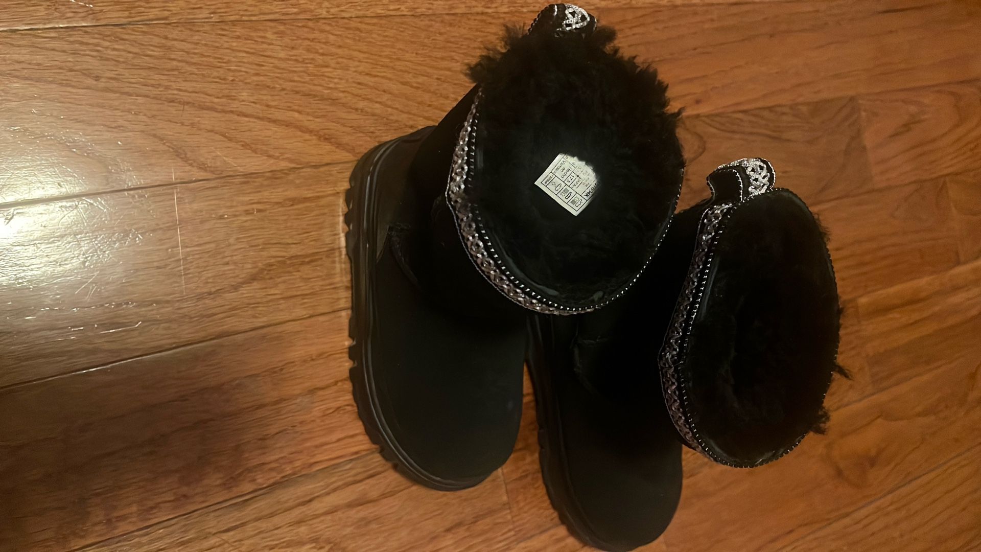 kids Uggs size 11