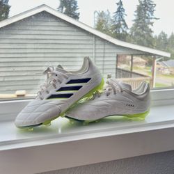 Soccer cleats - Adidas 