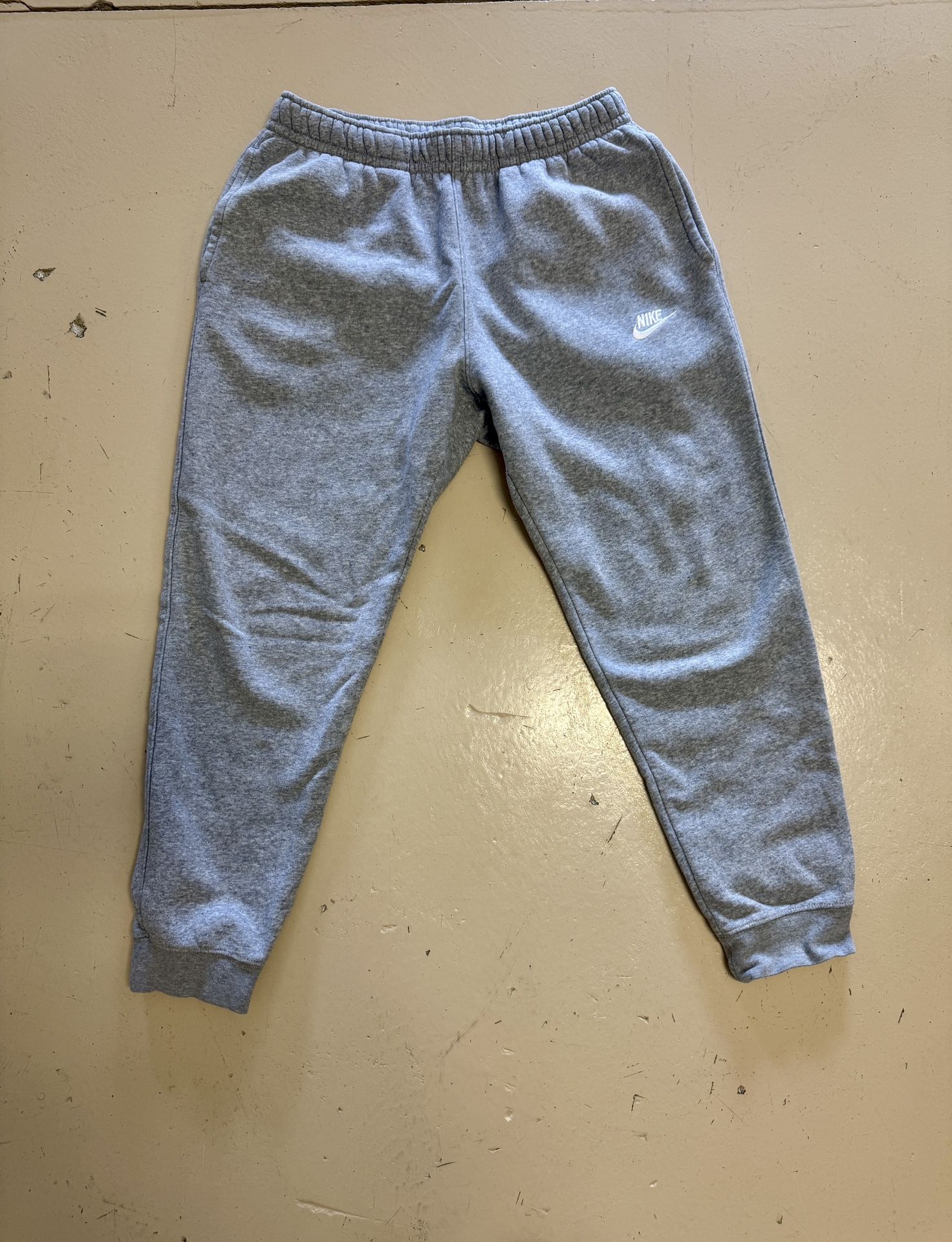 NIKE SWEATS HALF OFF ORIGINAL PRICE 