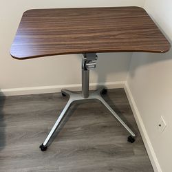 Desk - Standing adjustable height