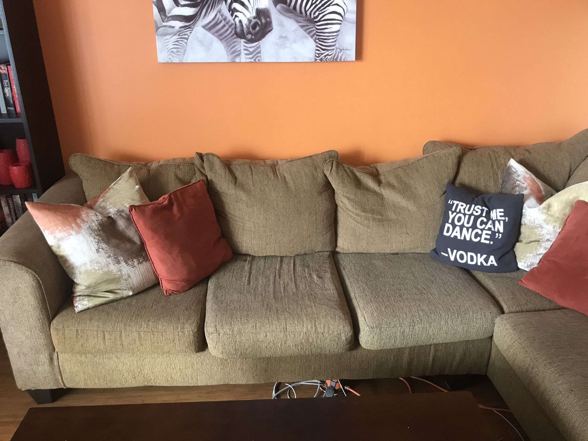 Brown sectional couch for Sale in Chicago, IL OfferUp