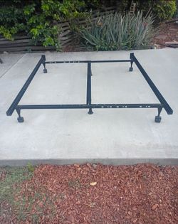 King Size Bed Frame /Cal King Bed Frame with Center Beam For Extra Support Excellent Condition