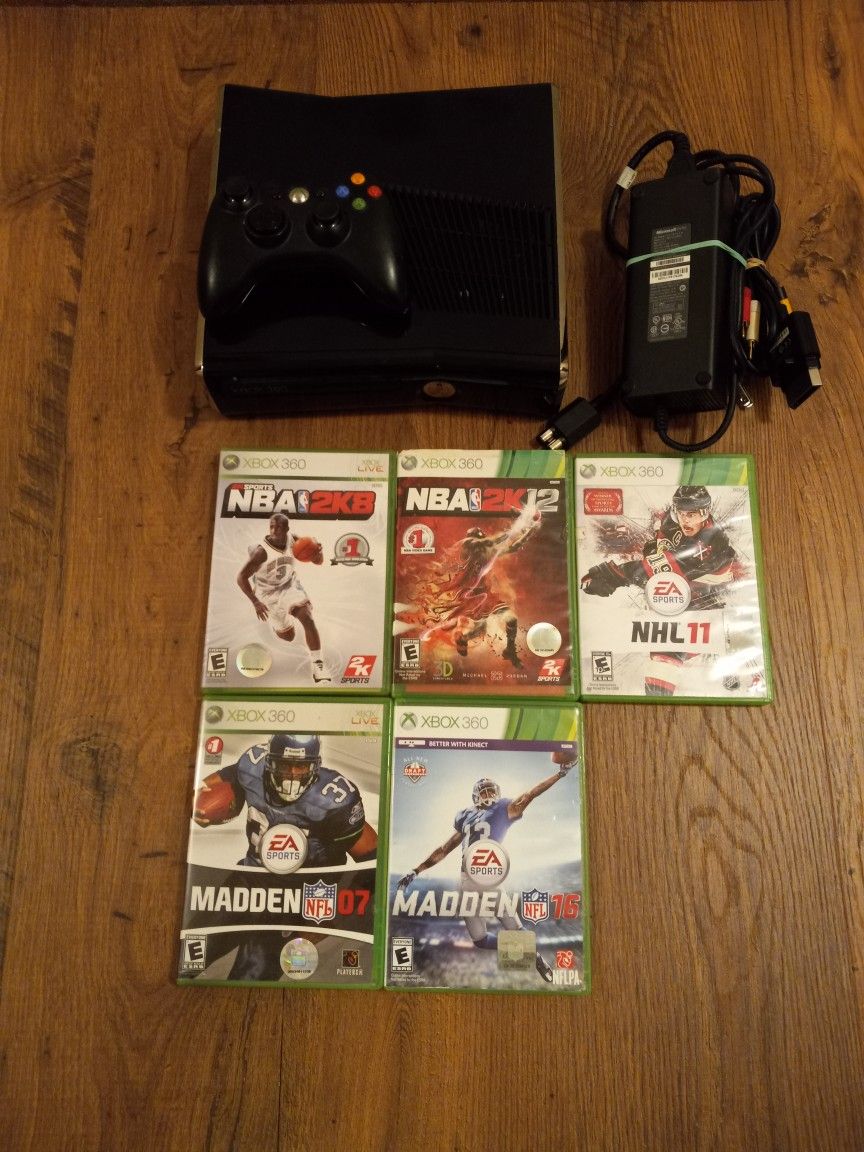 Xbox 360 S With 5 Games