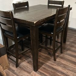 Table With 4 Chairs 