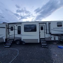 2019 Montana.40ft luxury 5th wheel trailer king bed 5slides delivered