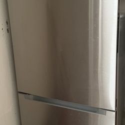 VISSANI STAINLESS REFRIGERATOR