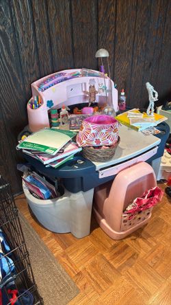 Kids/Toddler Little Tikes Desk