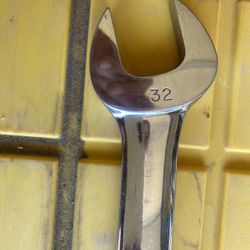 Snap-On Tools USA 32mm Metric 12 Point Flank Drive Combination Wrench OEXM320