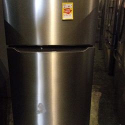 FRIGIDAIRE LFTRVF 20-cu ft Top-Freezer Refrigerator