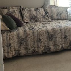Trundle Day Bed