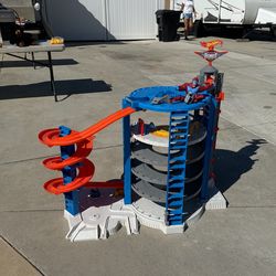 Hot Wheels Super Ultimate Garage
