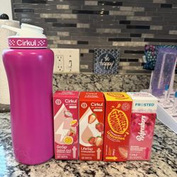 Cirkul Hot Pink Bottle With Flavors 