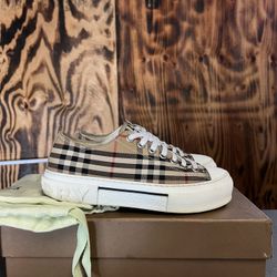 Burberry Converse Shoes Size 40EU(8-8.5M)