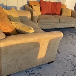Beautiful Couch & Loveseat! Free Delivery!