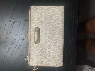 Michael Kors Signature Wristlet Wallet