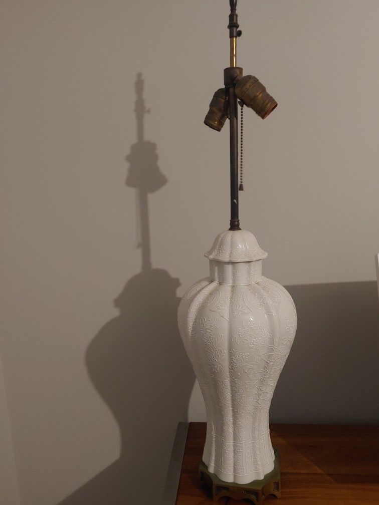 Antique Porcelaine De Paris Lamp