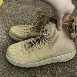 Nike SF Air Force 1 Mid size 8 woman’s