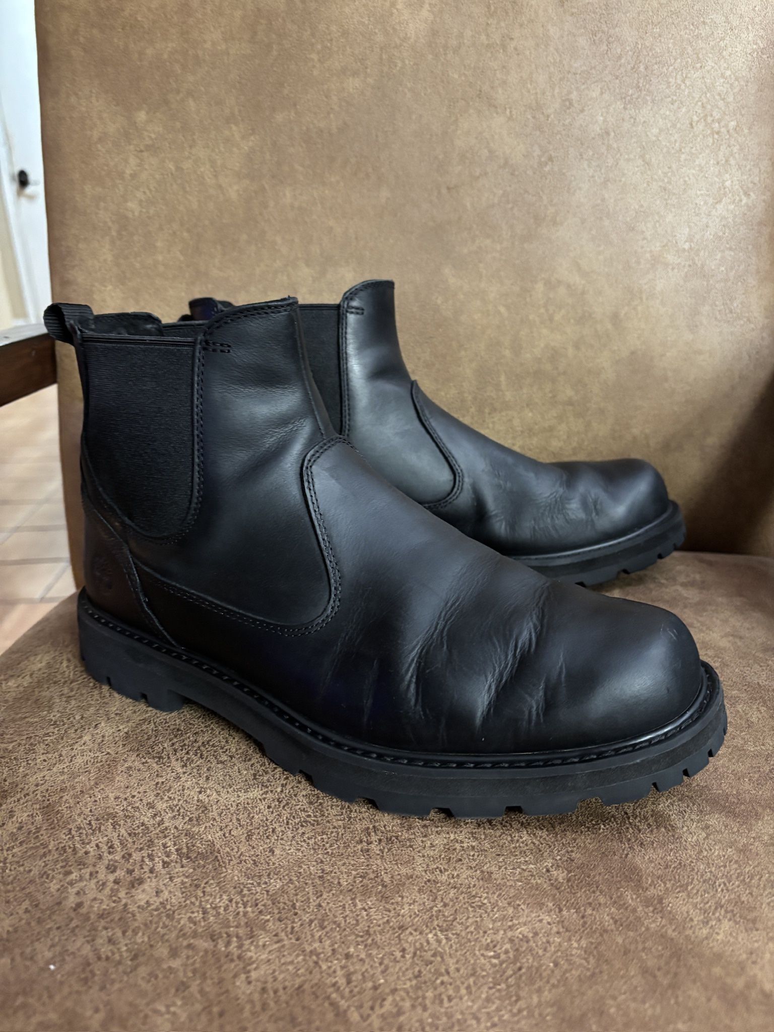 Men’s Wide size 8.5 Timberland Black Britton Chelsea Boot