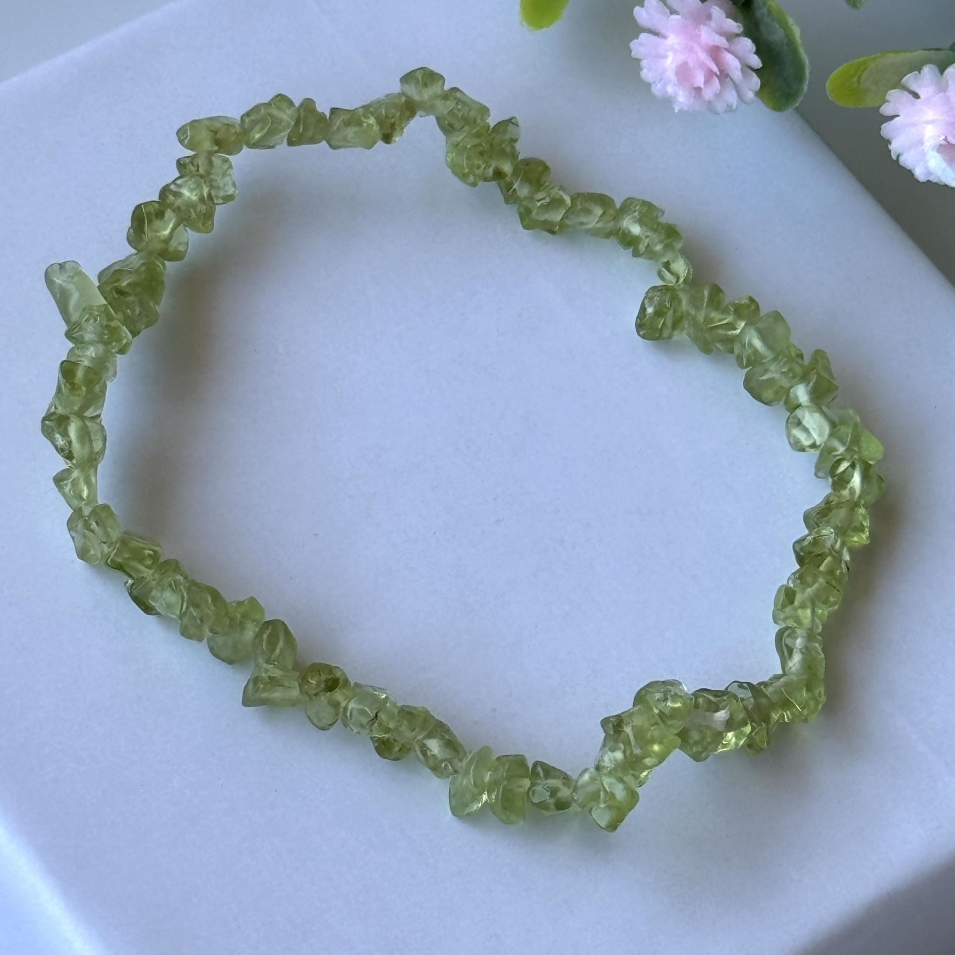 Peridot Chip Stretchy Bracelet 💚