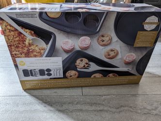 Unopened 9 Piece Baking Set