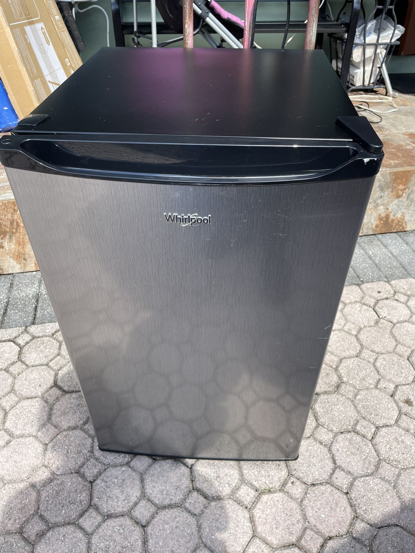 Whirlpool Minifridge 19”1/2W X 32”1/2H X 22”D In Good Condition $70 Firm On Price