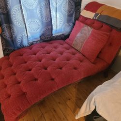 Tufted Chaise Lounge 