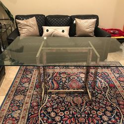 Glass Dinner table