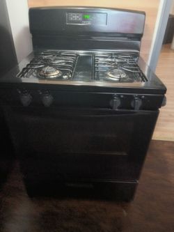 Black Gas Range Stove with Oven n refrigerator