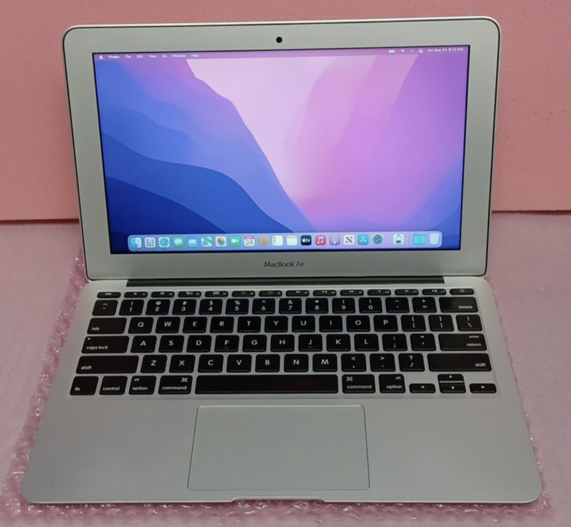 Apple 2017 MacBook Air 13" Intel Core i5 @ 1.8GHz 8 GB RAM 128GB SSD Monterey