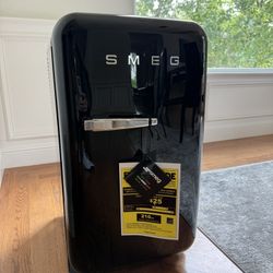 Smeg Fab 5 Mini Refrigerator 