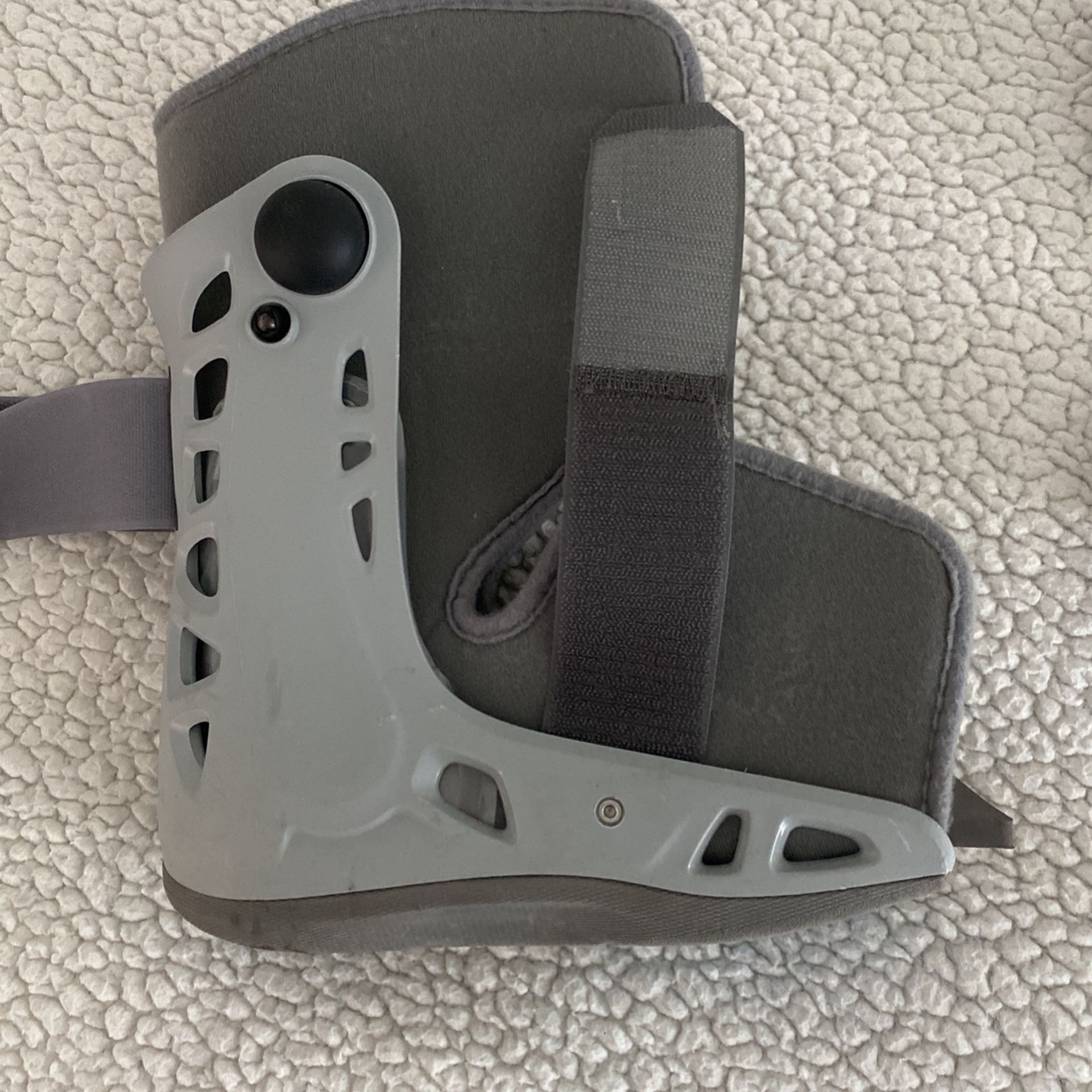 AirCast Airselect Short Boot $55