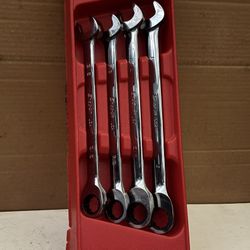 Snap-on Tools 4 pc SAE Flank DriveR Non-Reversible Ratcheting Combination Wrench Set (13/16-1")