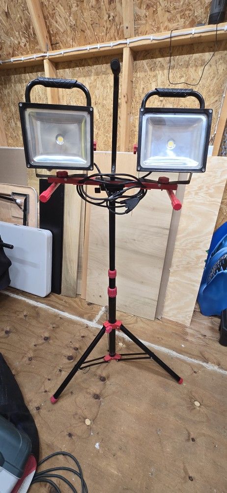 Husky LED Tripod Double Light