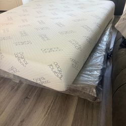 King Size Bed Give Best Offer 