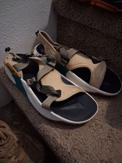 Nike sandles mens size 11