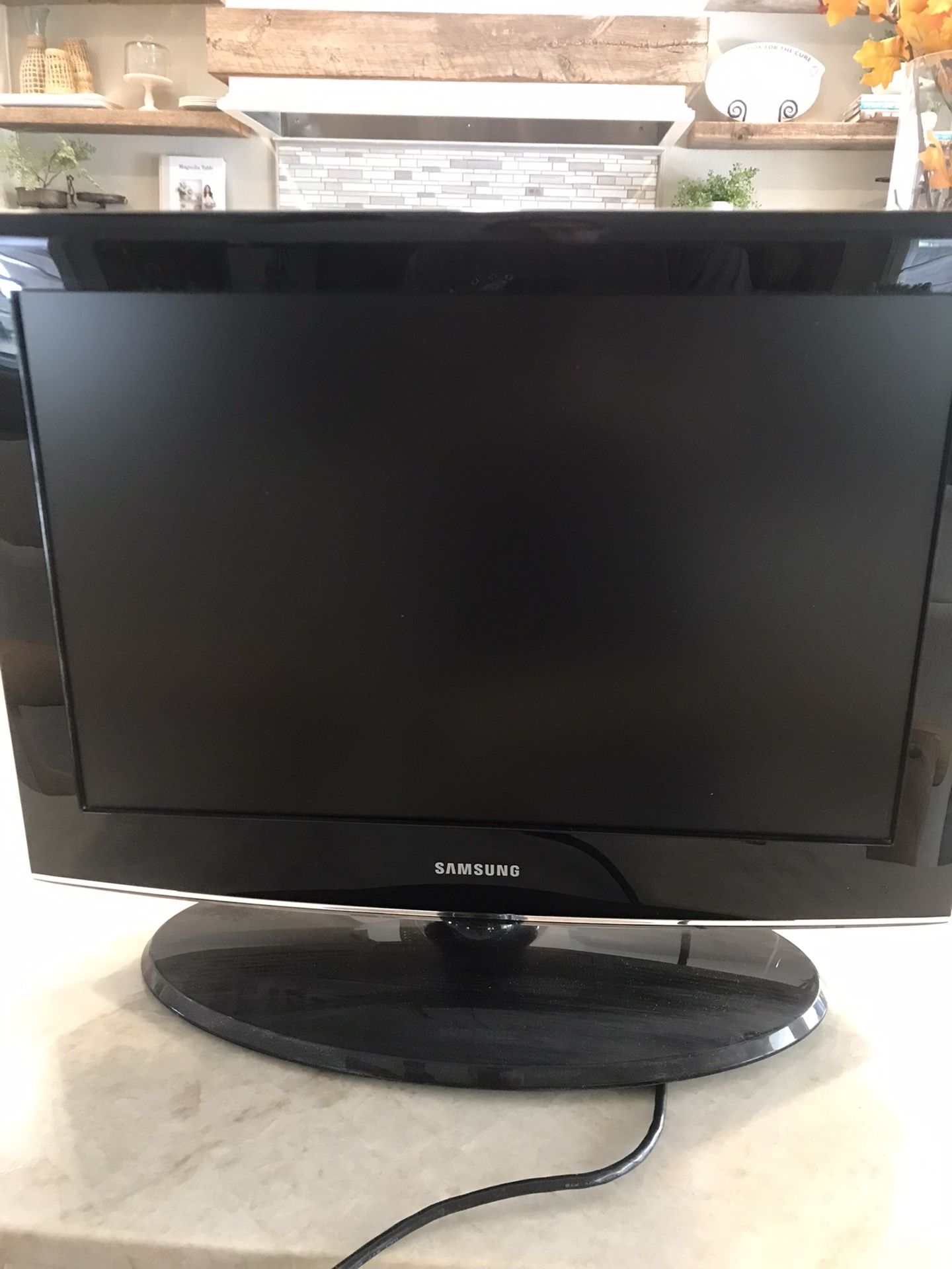 19” Flat Screen TV