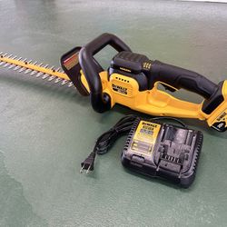 DeWalt DCHT820P1 20V Max Lithium Ion Hedge Trimmer