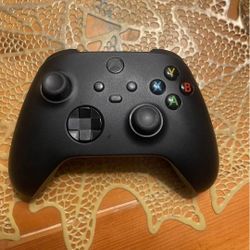 Xbox Wireless Controller in Carbon Black Everything Works Great 👍