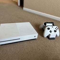Xbox One S | 2 Controllers w/ Charger | 3 Games