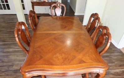 Thomasville dining room table & chairs