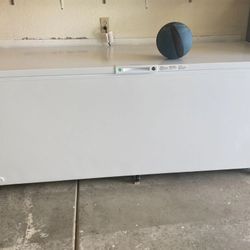 Frigidaire 24.8 Cu Like New Condition! Barely Used!