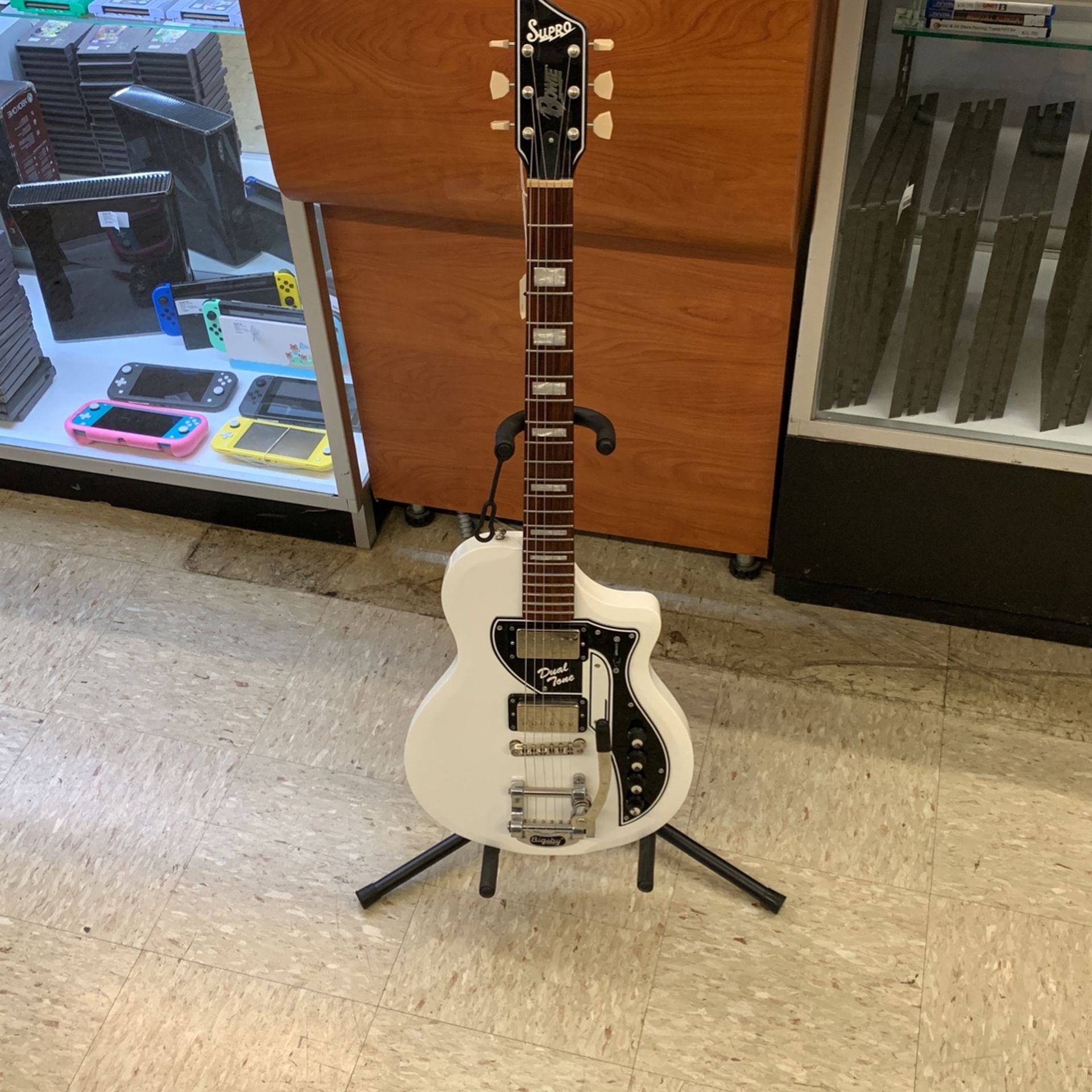 Supro Dual Tone Limited Edition Bowie With Bigsby Trem #143 of 432