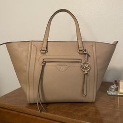 New Michael Kors Purse Perfect For Valentine’s Day 💝