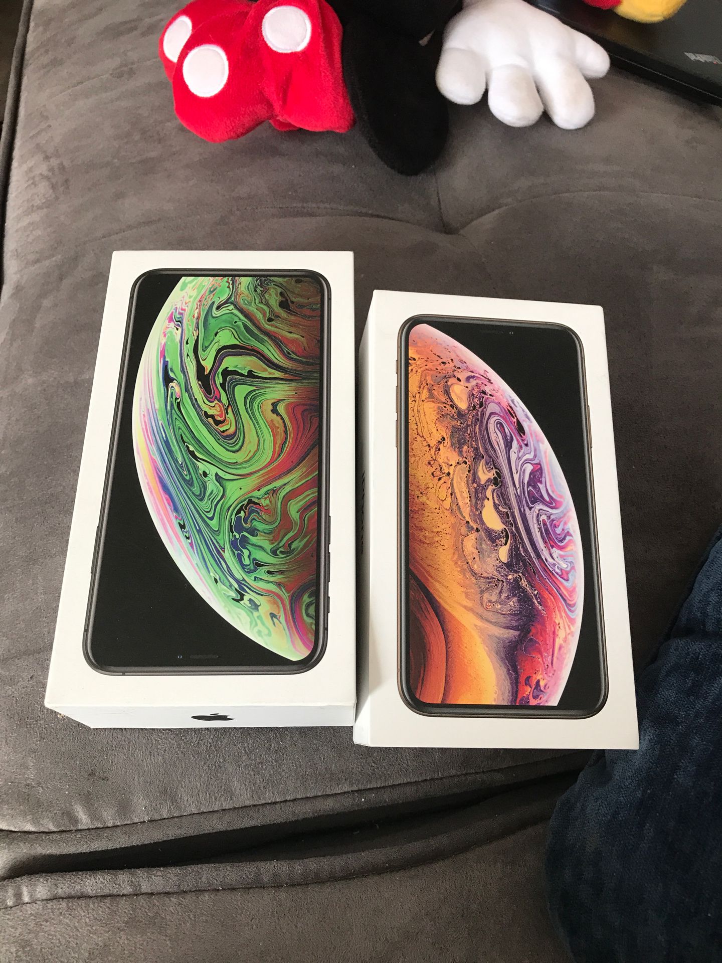 iPhone XSmax and Xs boxes