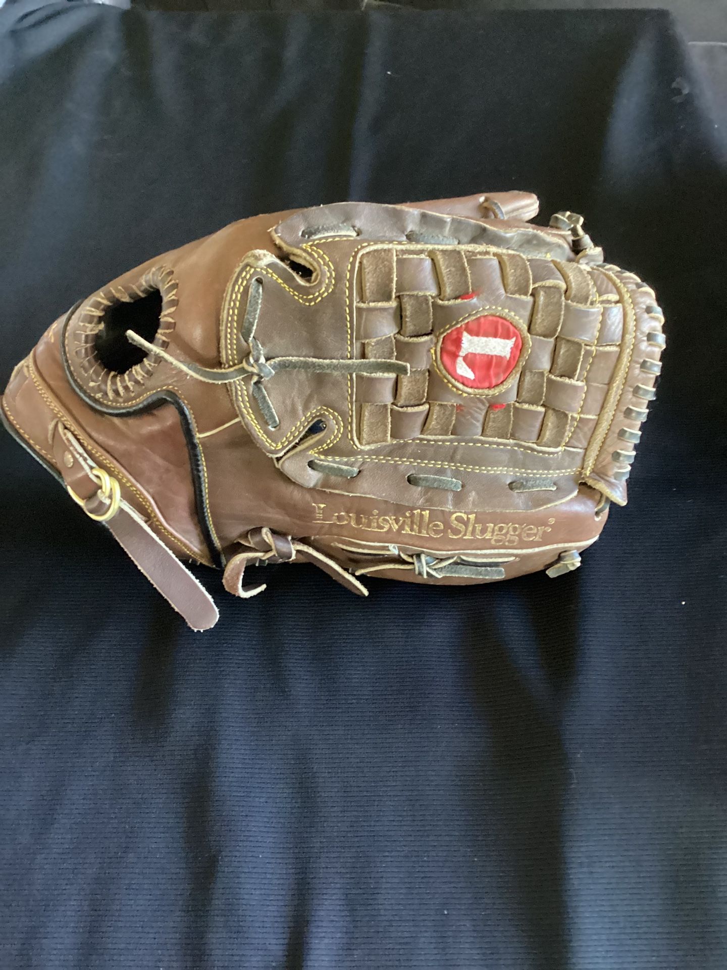 Louisville Slugger 13.25 Inch Softball Glove